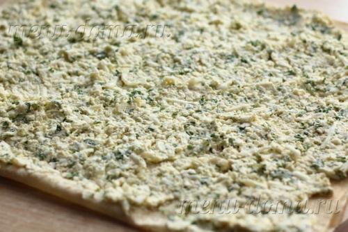 Еврейская закуска из сыра с чесноком в лаваше. Ингредиенты: