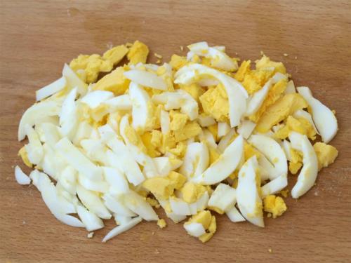 Салат с ветчиной и яйцами. Салат-коктейль со свежими огурцами и яйцом на скорую руку