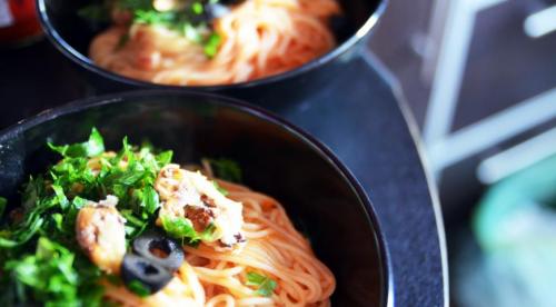 Паста путанеска со шпротами. Паста а-ля путанеска