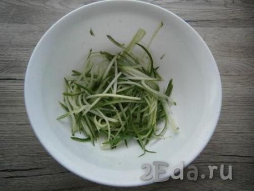 Салат огурец морковь яйцо. Салат из моркови и свежего огурца