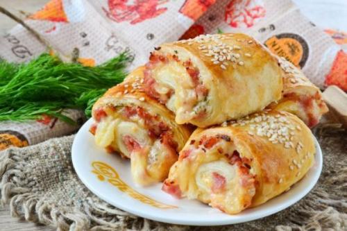 Слоеное тесто ветчина и сыр рулет. Быстрые слойки-рулетики с ветчиной и сыром