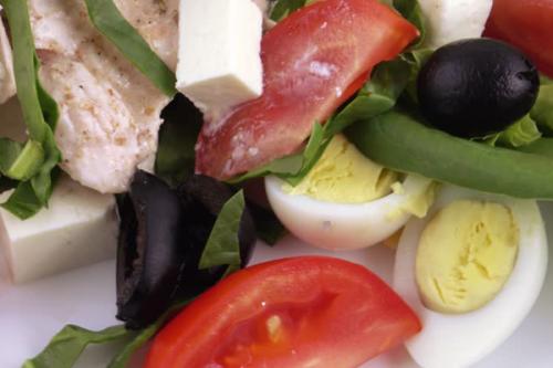 Салат с перепелиными яйцами и курицей. Секреты приготовления вкусного куриного салата с яйцами перепелки