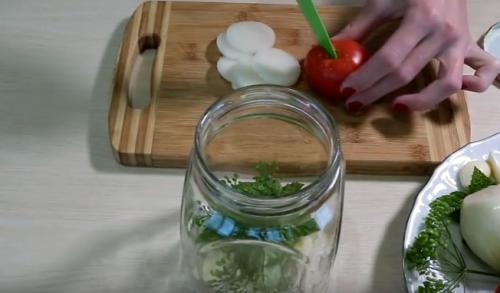 Маринованные помидоры с чесноком