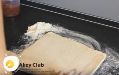 Рогалики из слоеного теста с конфетами. Рецепт рогаликов из слоеного теста с повидлом