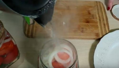 Маринованные помидоры с чесноком