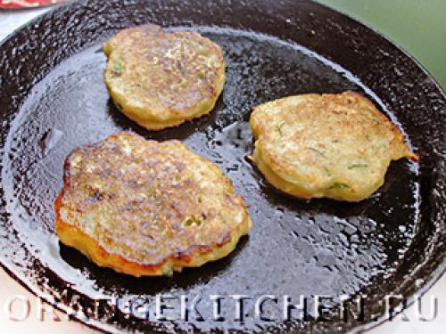 Оладьи из яблок без яиц. Кабачковые оладьи без яиц с яблоками