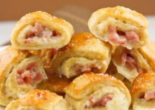 Красивые слойки с ветчиной и сыром. Как приготовить слойки с сыром и ветчиной?