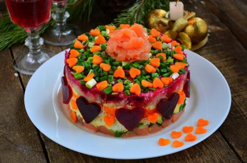 Простой рецепт салата с семгой и перепелиными яйцами