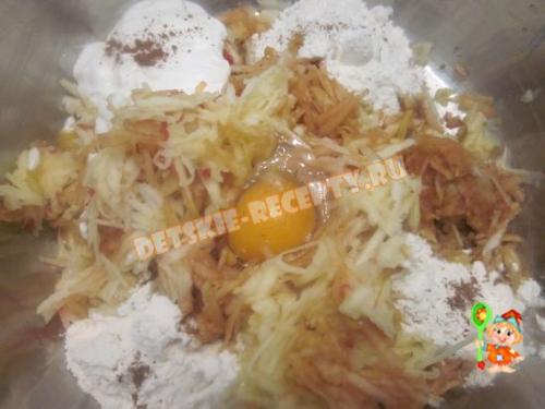 Рецепт оладьев из яблок для детей. Оладьи из яблок с корицей