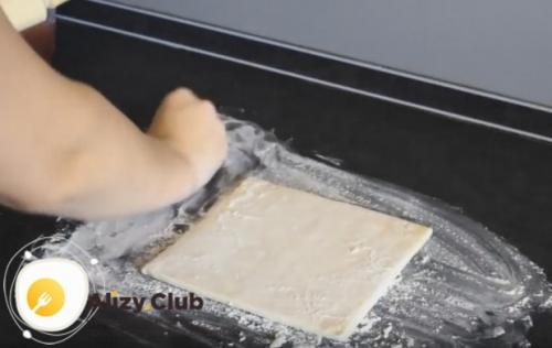 Рогалики из слоеного теста с конфетами. Рецепт рогаликов из слоеного теста с повидлом