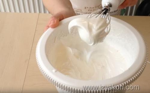 Крем для торта белковый. Смешиваем – колдуем