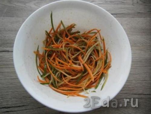 Салат огурец морковь яйцо. Салат из моркови и свежего огурца