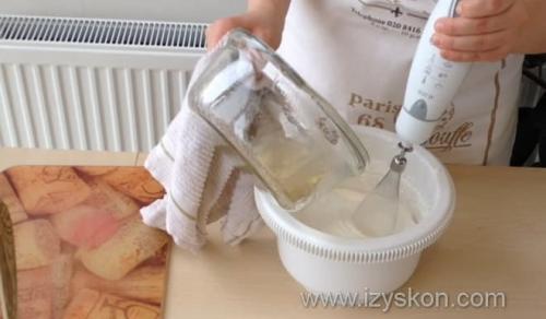 Крем для торта белковый. Смешиваем – колдуем