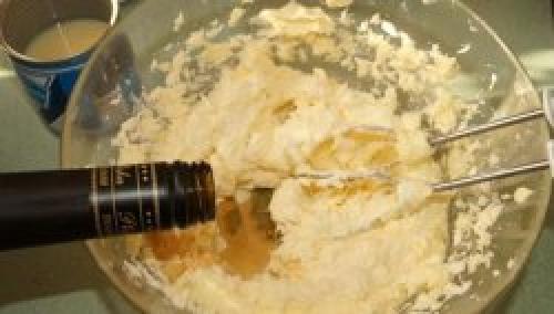 Творожный крем со сгущенкой для торта. Творожный крем для торта – простая начинка, безупречный вкус!