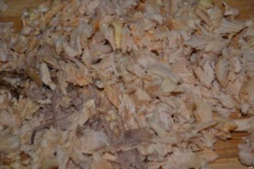 Слоеный куриный рулет. Рулет из слоеного теста с курицей