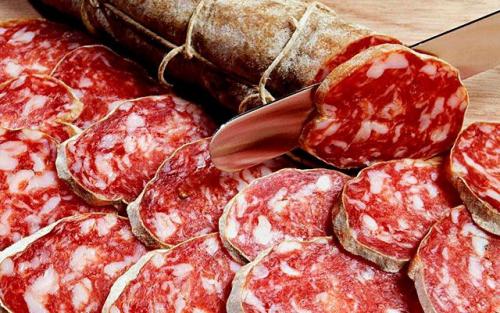Итальянские мясные деликатесы. Салями