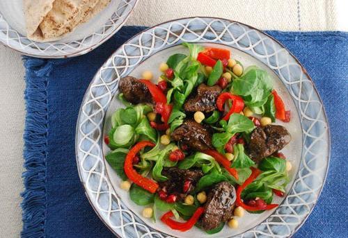 Салат из куриной печени диетический. Салат из куриной печени для диетического питания