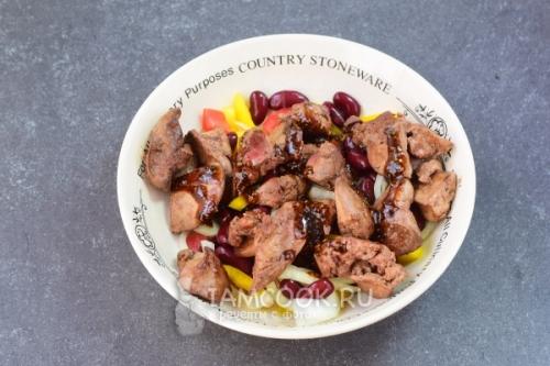 Салат из куриной печени и фасоли. Салат с куриной печенью и фасолью