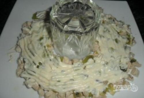 Салат с киви и курицей и сыром Малахитовый браслет. Салат "Малахитовый браслет" с киви