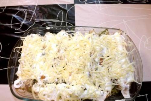 Куриные рулетики с сыром и чесноком. Куриные рулетики по-домашнему с сыром, чесноком и зеленью