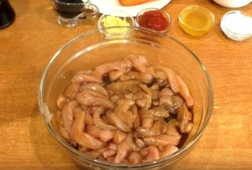 Курица по-тайски в кисло-сладком соусе. Курица в кисло-сладком соусе «по-шанхайски» с овощами и ананасами