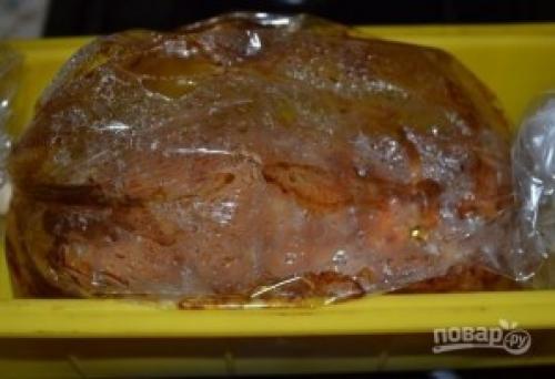 Мраморный рулет куриный. "Мраморный рулет" (мясная нарезка из курицы)