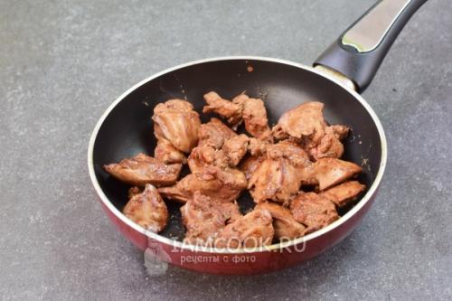 Салат из куриной печени и фасоли. Салат с куриной печенью и фасолью