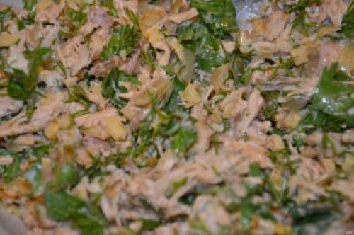 Слоеный куриный рулет. Рулет из слоеного теста с курицей