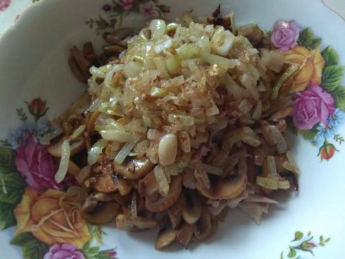 Салат «Зимний вечер» — сытный, вкусный. Хорош и в теплом, и в холодном виде