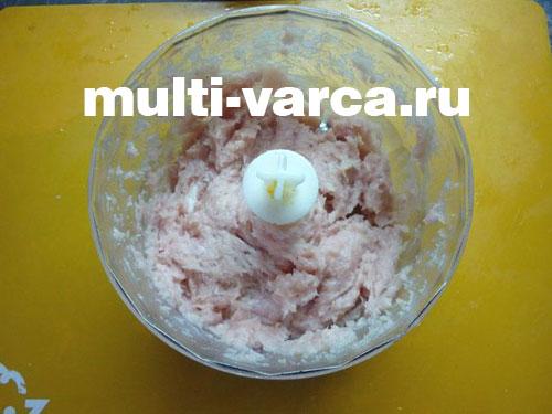 Куриные колбаски в мультиварке. Куриная колбаска