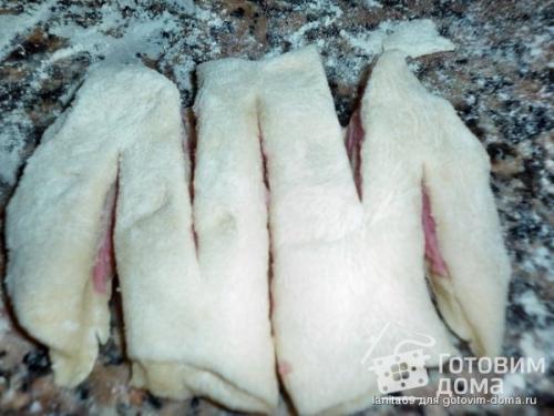 Горячие булочки ищут толстую колбаску. Булочки с колбасой