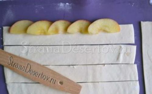 Слойки с яблоками розочки. Булочки розочки с яблоками из слоеного дрожжевого теста