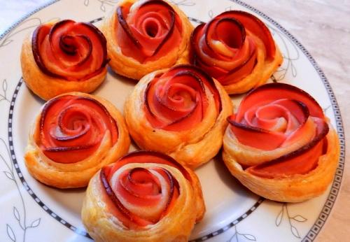 Слойки с яйцом ветчиной и сыром из слоеного. Слойки с ветчиной и сыром