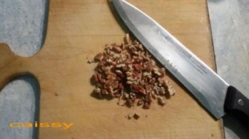 Липкие булочки с корицей грецкими орехами и карамельным соусом. Булочки с корицей, карамельным соусом и орехами пекан