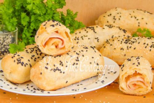 Слойки с ветчиной и плавленым сыром. Ингредиенты: