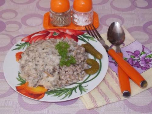 Перловка с грибами в сливочном соусе. Перловка с грибным соусом