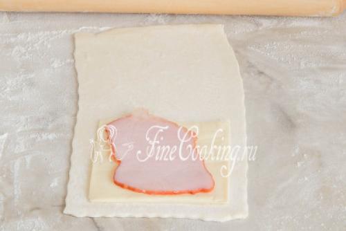 Слойки с ветчиной и плавленым сыром. Ингредиенты: