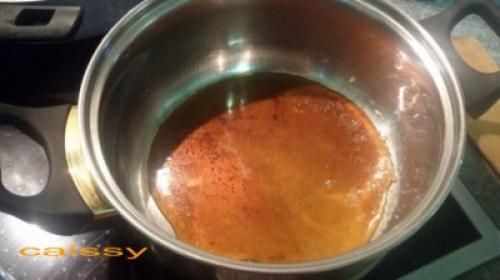 Липкие булочки с корицей грецкими орехами и карамельным соусом. Булочки с корицей, карамельным соусом и орехами пекан