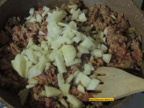 Вкусные, сдобные пирожки с мясом на основе дрожжевого теста