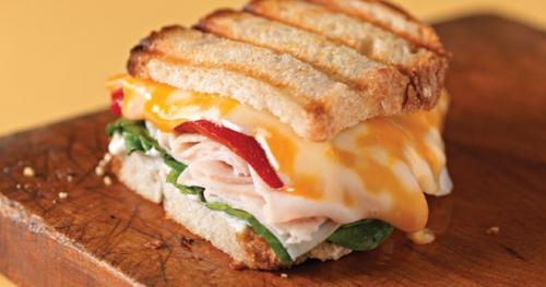 Горячие булочки с яйцом сыром и ветчиной в микроволновке. Бутерброды с ветчиной и зеленым луком