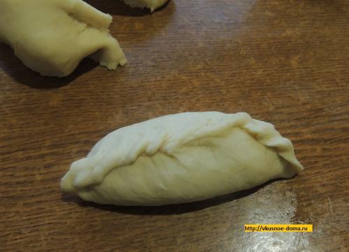 Вкусные, сдобные пирожки с мясом на основе дрожжевого теста