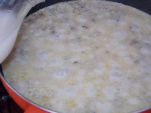 Перловка с грибами в сливочном соусе. Перловка с грибным соусом