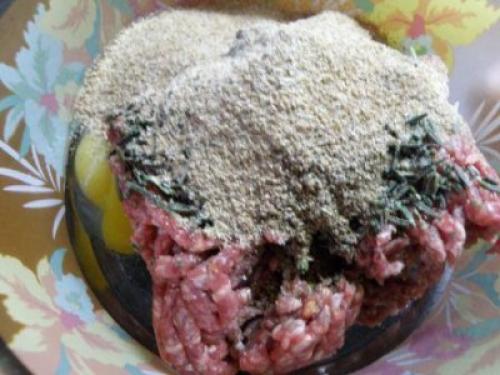 Тефтели в томатном соусе под сыром от Джейми Оливера