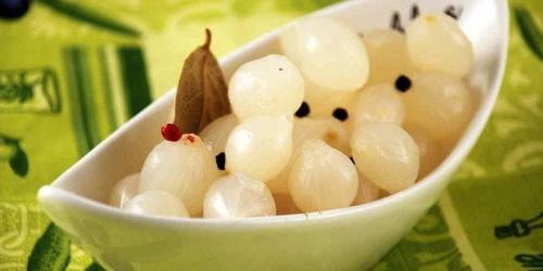 Замариновать лук к мясу. Как мариновать лук - рецепты с фото. Как вкусно замариновать лук для салата, рыбы или мяса