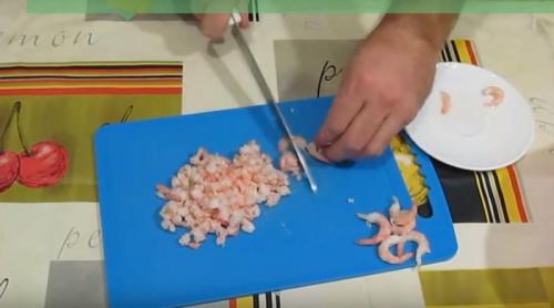 Самые популярные рецепты салатов с кальмаром. Самый вкусный салат с кальмарами и креветками