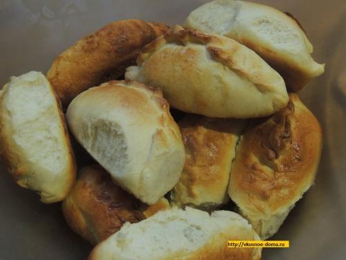 Вкусные, сдобные пирожки с мясом на основе дрожжевого теста