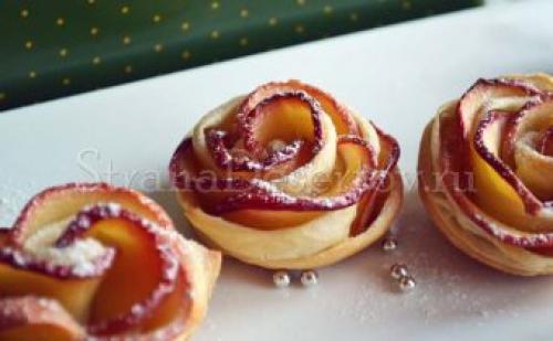 Слойки с яблоками розочки. Булочки розочки с яблоками из слоеного дрожжевого теста