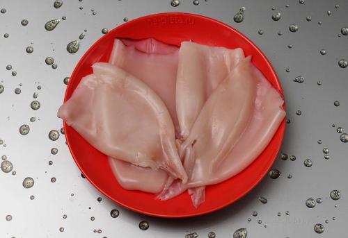 Как приготовить салат с кальмарами и зеленым горошком — рецепт вкусного салата из кальмаров с пошаговыми фото