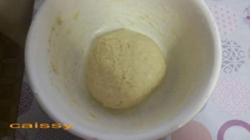 Липкие булочки с корицей грецкими орехами и карамельным соусом. Булочки с корицей, карамельным соусом и орехами пекан