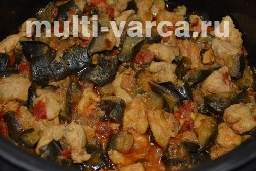 Курица с баклажанами и помидорами в мультиварке